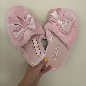 NEW Victoria Secret slippers light pink medium 7-8